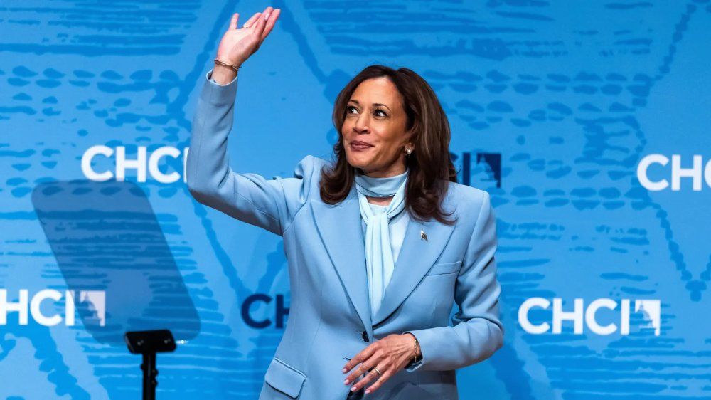 La vicepresidenta asistió al evento hispano a menos de cincuenta días de los comicios presidenciales.&nbsp;