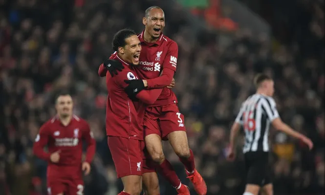 Liverpool goleó a Newcastle y se corta solo en la Premier League