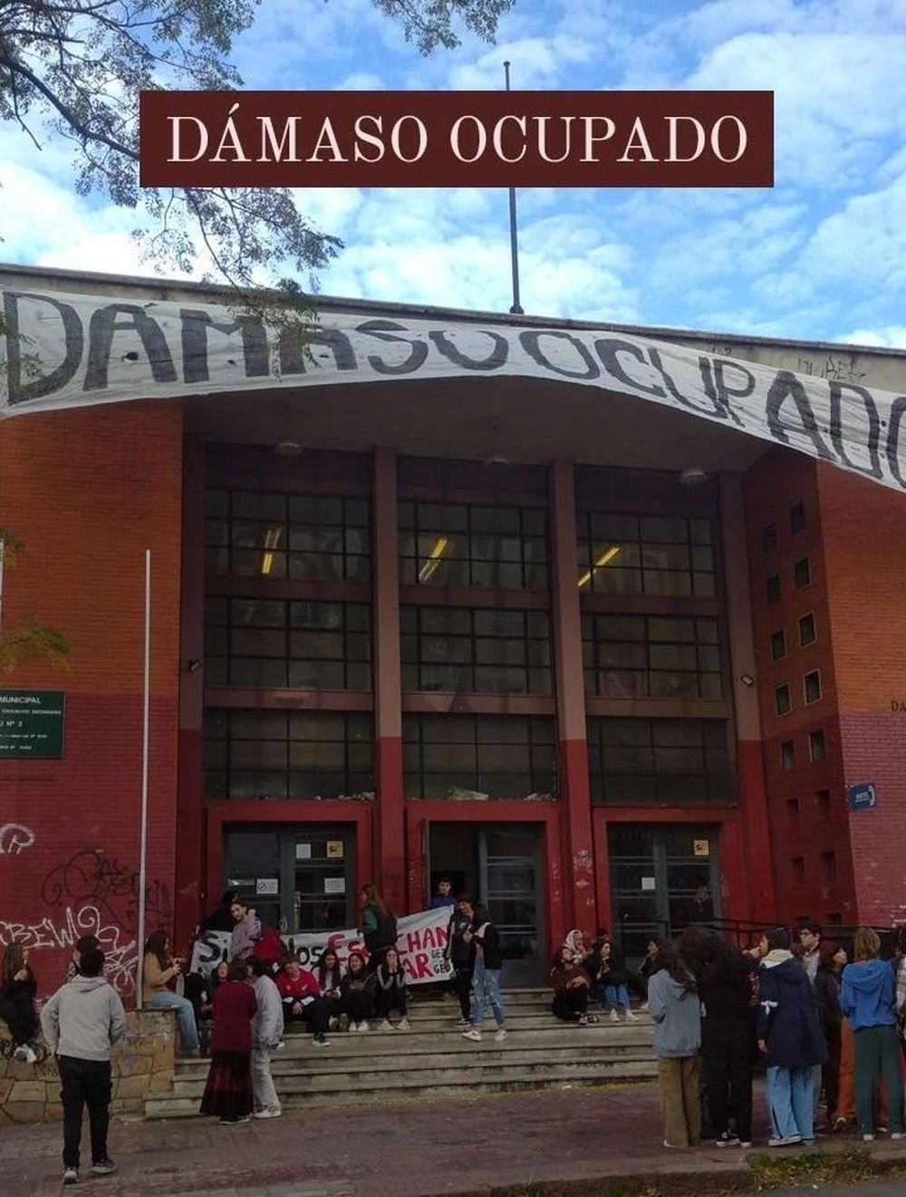 La ocupación comenzó sobre las siete de la mañana y se extendió hasta las seis de la tarde, dos horas antes había llegado la Policía