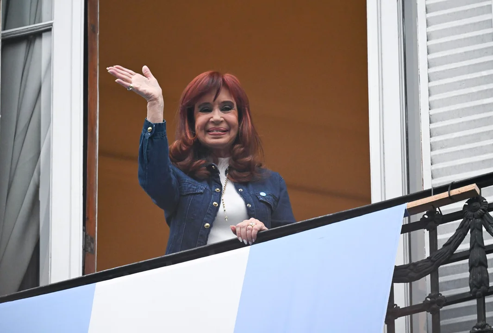 Cristina Kirchner hizo un llamado a la militancia peronista a mantenerse unida.