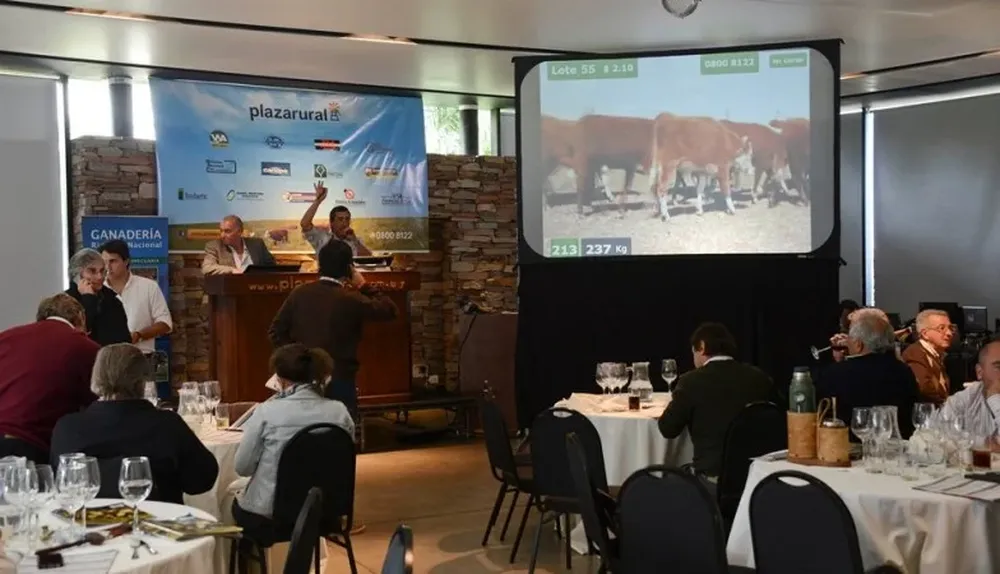 El remate se desarrolló en el hotel Cottage