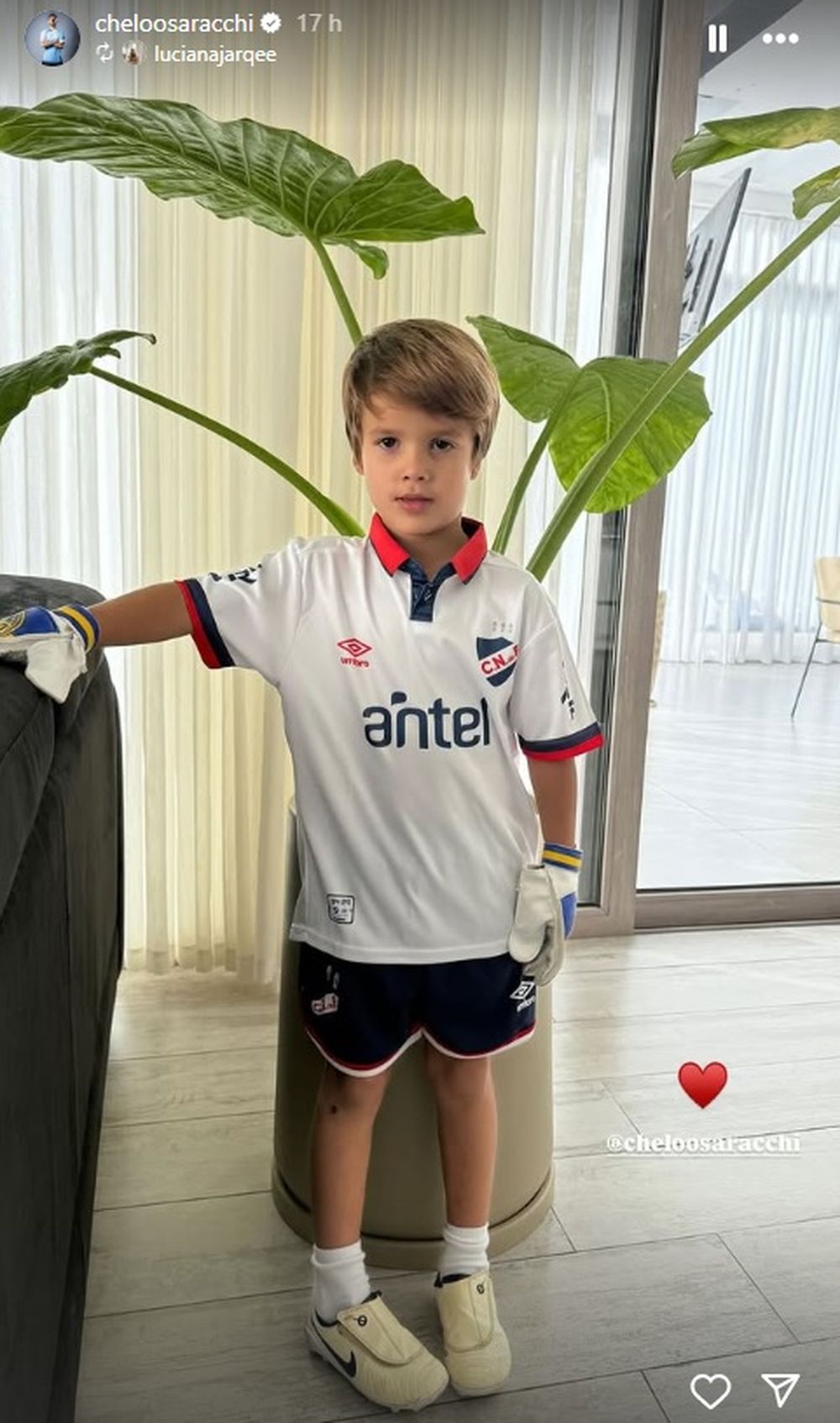 El niño tricolor de la familia Saracchi El niño tricolor de la familia Saracchi