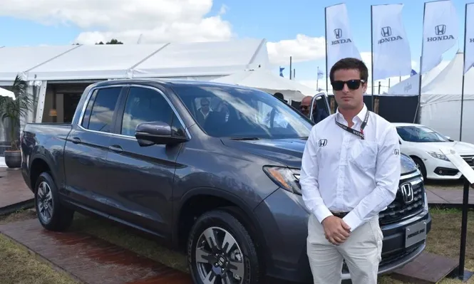 Félix Pereira con la segunda generación de la pick-up Ridgeline