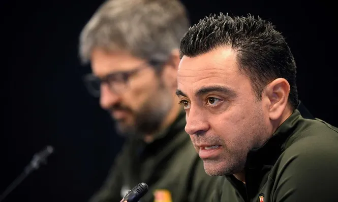 Xavi en rueda de prensa.