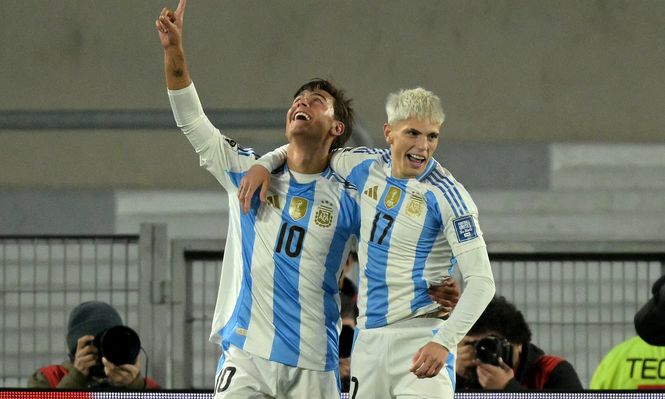 Paulo Dybala y Alejandro Garnacho de la selección de Argentina