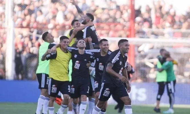 Deportivo Riestra: la fuerte pretemporada a las 3 de la mañana cerca de un boliche