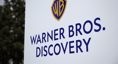 Continúa la puja por Warner Bros: la compañía insta a sus inversores a rechazar oferta de Paramount y reitera su apoyo a la fusión con Netflix