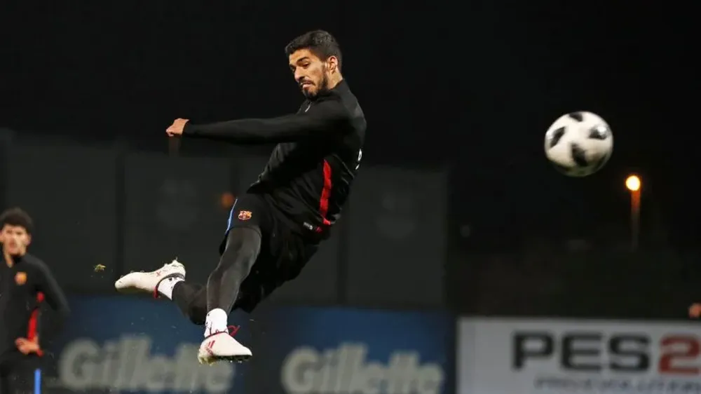 Suárez en el entrenamiento nocturno previo a recibir a Valencia