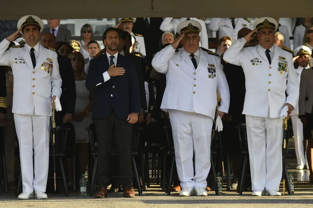 China transmitió malestar a Lacalle Pou