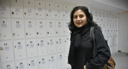 Denisse González cursa en Facultad de Química la asignatura de legalidad para obtener su reválida