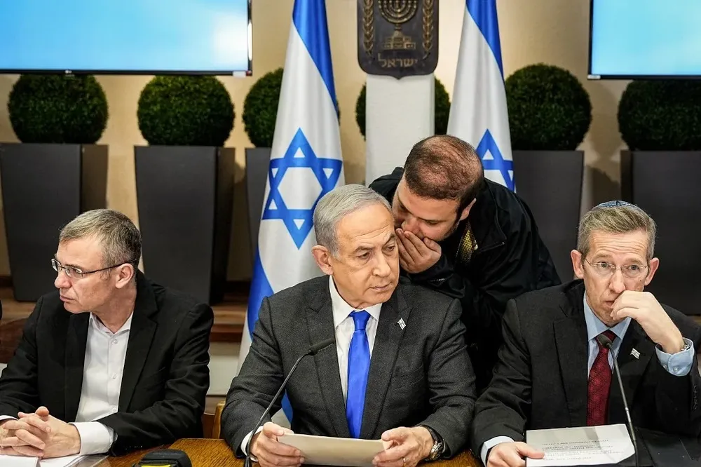 El primer ministro de Israel Benjamín Netanyahu reunido en Tel Aviv con su gabinete.