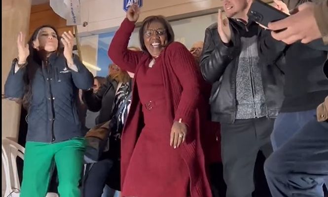 Gloria Rodríguez bailando