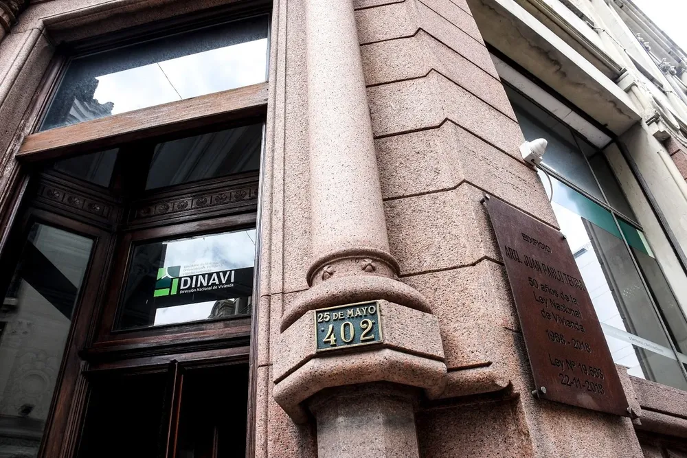 Frente de la Dirección Nacional de Vivienda