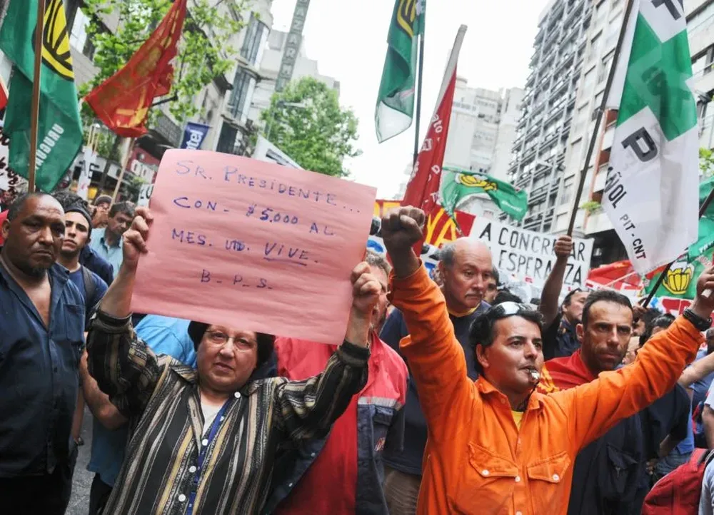 El PIT-CNT realizó una movilización sobre 18 de Julio el jueves 22