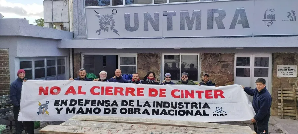 Trabajadores metalúrgicos en conflicto por el paro de Cinter
