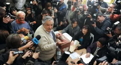 José Mujica votando el domingo a la mañana.