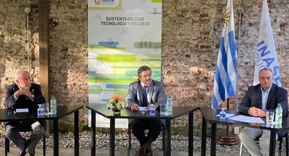 Pedro Queheille, Carlos María Uriarte y Álvaro Nuñez durante el acto de asunción.