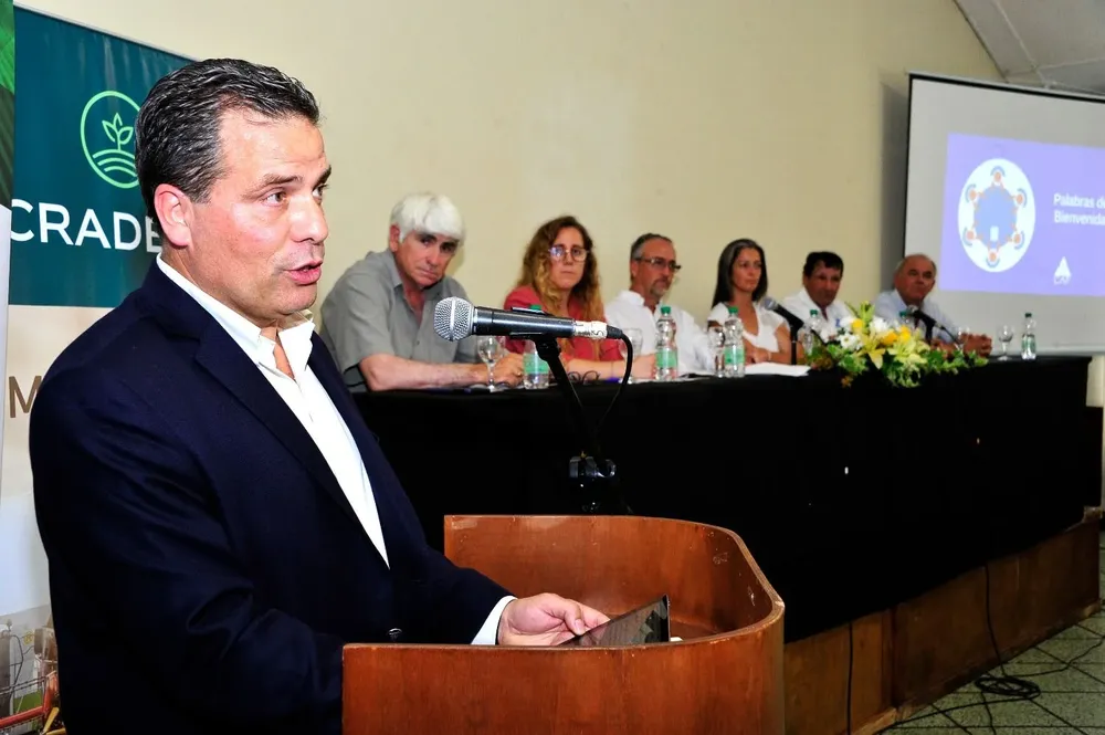 El presidente del BROU realizó el anuncio frente a socios de CAF y miembros del gobierno.