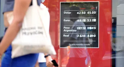 Pizarra en casa de cambio. (Foto archivo)