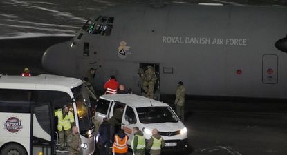 Un avión de trasporte de la fuerza aérea de Dinamarca aterrizó en Nuuk, capital de Groenlandia, a medida que los aliados europeos de la OTAN iniciaron un despliegue militar para ejercicios conjuntos en la isla.