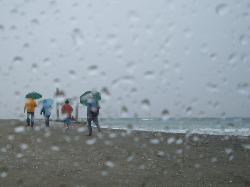 Lluvias en las playas en los últimos días de las vacaciones.
