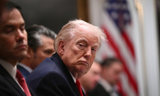 Trump advierte que los países que jueguen con acuerdos comerciales de EEUU enfrentarán aranceles más altos