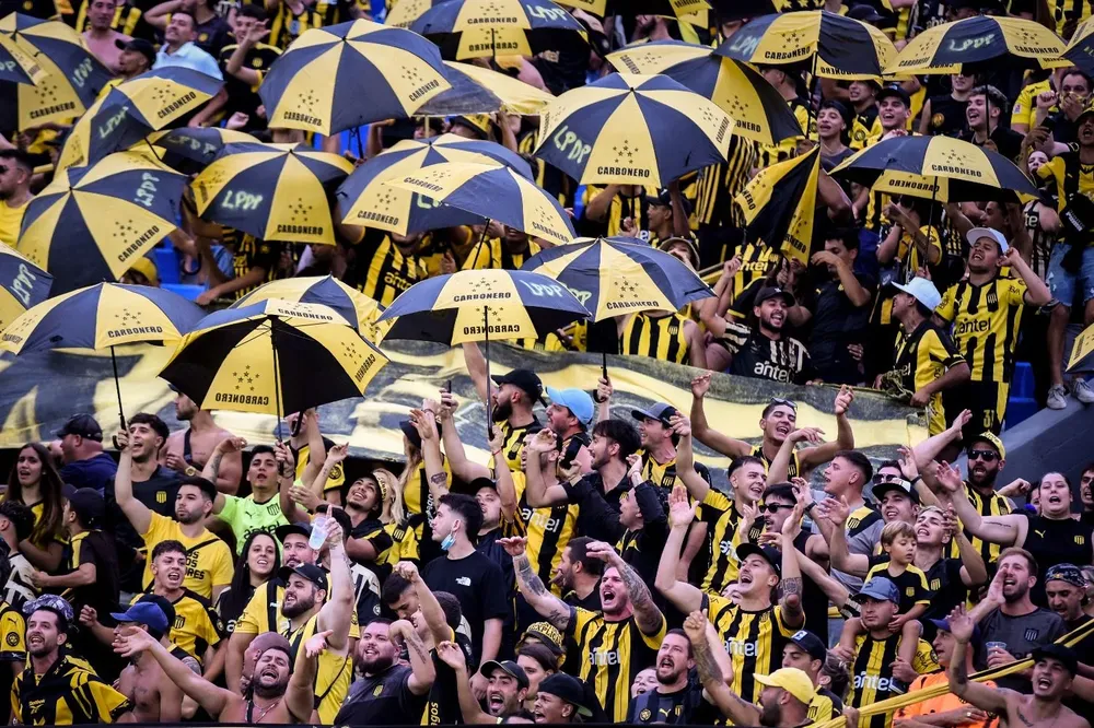 Los hinchas y socios de Peñarol podrán comprar o canjear entradas desde este miércoles para el partido ante Defensor Sporting