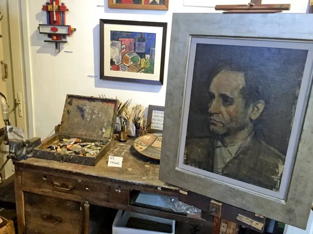 Retrato de Guillermo Fernández, artista plástico perteneciente al Taller Torres García