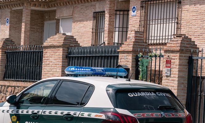 El Juzgado de Instrucción de Illescas (Toledo) decreta prisión provisional para un detenido por el crimen de Borja VillacísUn coche de la Guardia Civil en el lugar en el que han sido detenidas las dos personas relacionadas con el asesinato de Borja Villacís, a 5 de junio de 2024, en Yuncos, Toledo.&nbsp;- Juan Moreno - Europa Press