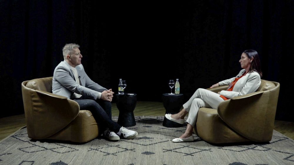 Marina Crispo en el ciclo de Dialogos, Alejandro Fantino (1).jpg