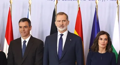 El rey junto a la reina y Pedro Sánchez. Antonio Gutiérrez.Europa Press.