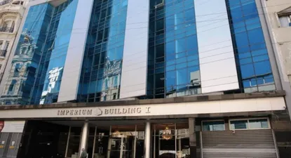 Frente del edificio Imperium Buildingen sobre la calle 25 de Mayo, en Ciudad Vieja