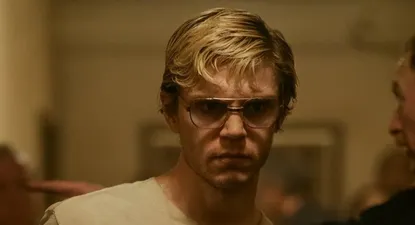 La serie está protagonizada por Evan Peters
