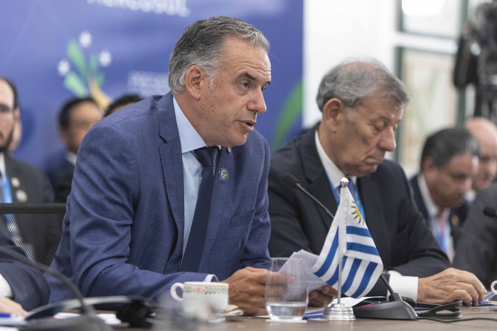 Yamandú Orsi en la Cumbre del Mercosur en Brasil