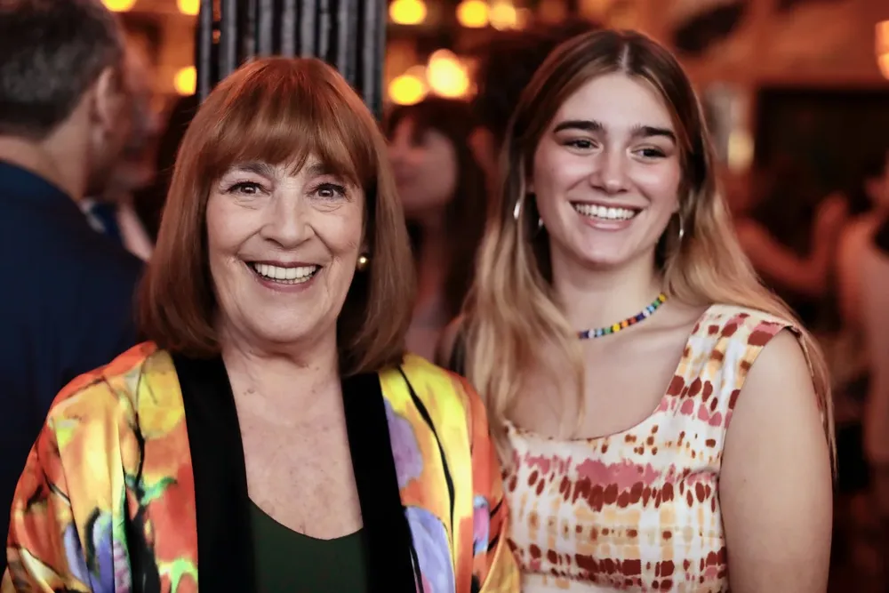 La actriz Carmen Maura acudió al evento junto a su nieta.