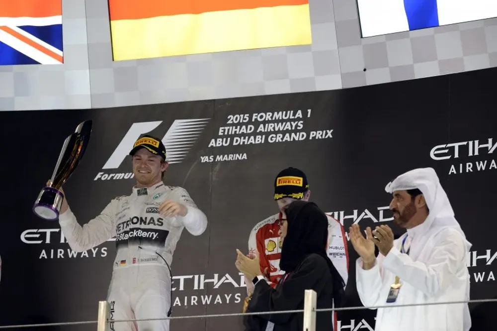 Rosberg se llevó el último trofeo de 2015