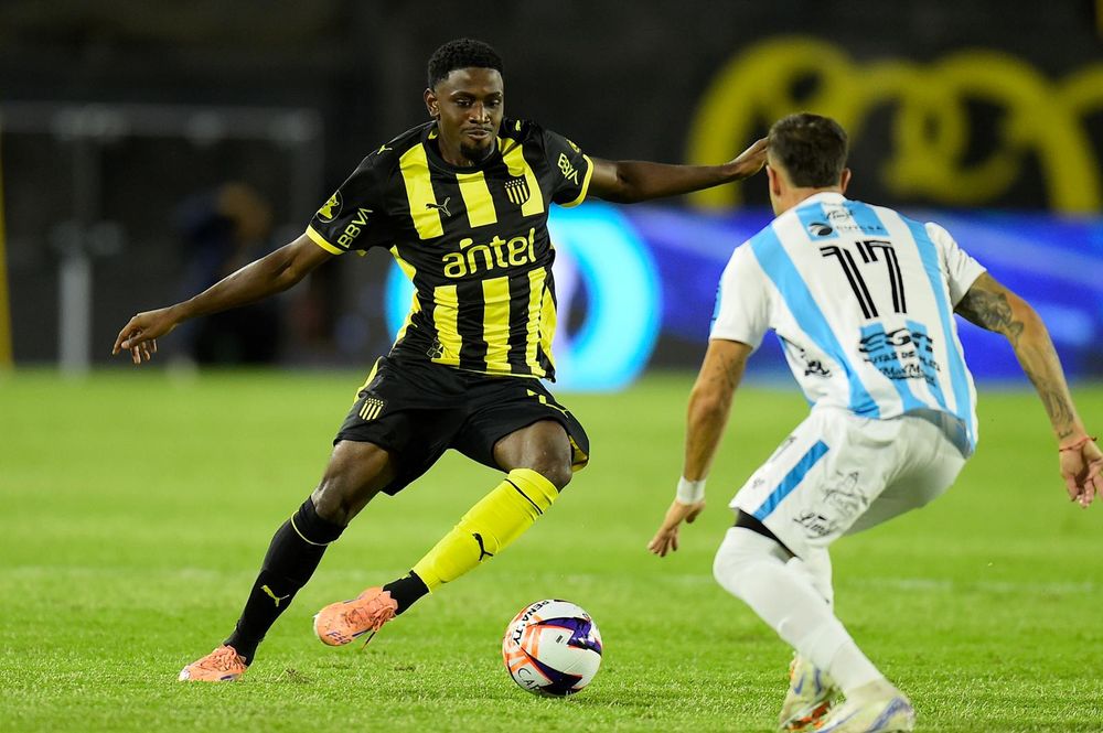 Luis Angulo en el partido contra Cerro