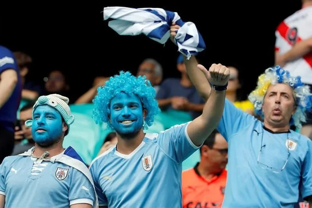 Hinchas alientan a la selección uruguaya (archivo).