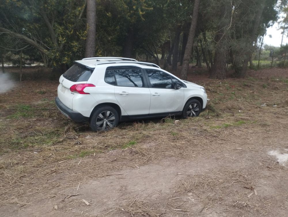 Así fue encontrada la camioneta en la que los delincuentes llegaron a la casa de El Pinar