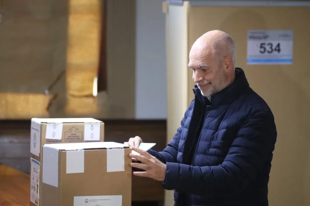 El precandidato presidencial Horacio Rodríguez Larreta votó en la Facultad de Derecho de la UBA