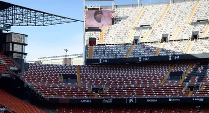 Minuto de silencio por Maradona en Mestalla