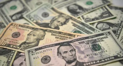 Dólar cortó racha alcista de la semana pasada con baja de 0,14%