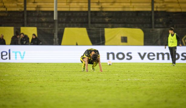 Maximiliano Olivera y Luis Angulo son los nuevos lesionados en Peñarol: salieron en el partido contra Juventud