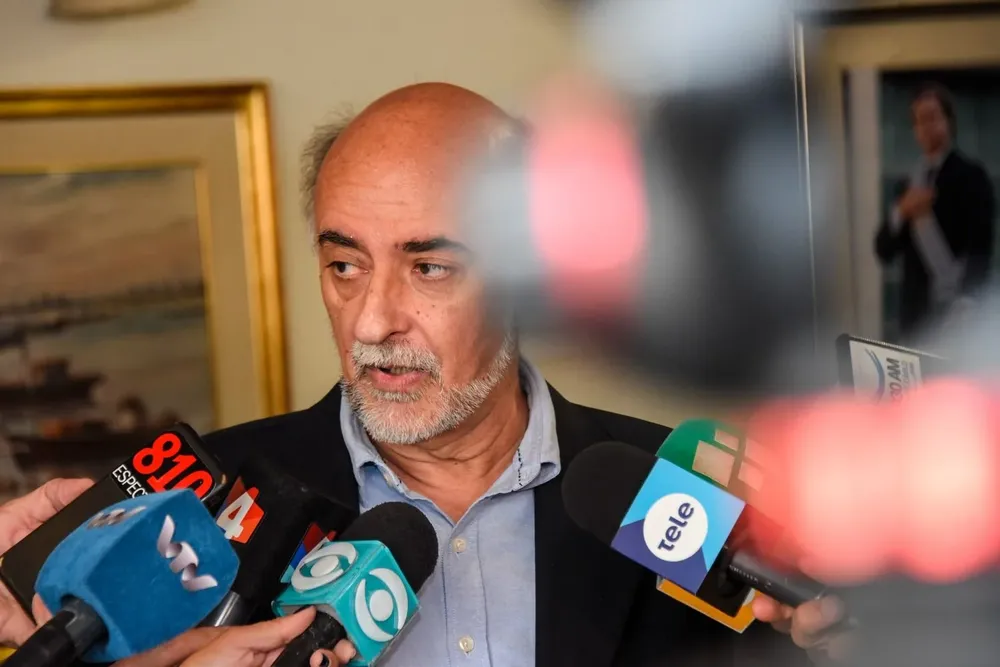 Mieres le respondió al Pit-Cnt