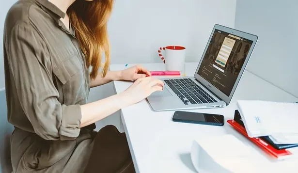 Contenedores de reciclaje de la oficina nos convierten en monstruos