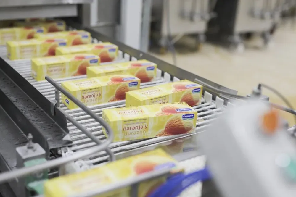 El conflicto sucede en la empresa que distribuye la línea de helados.