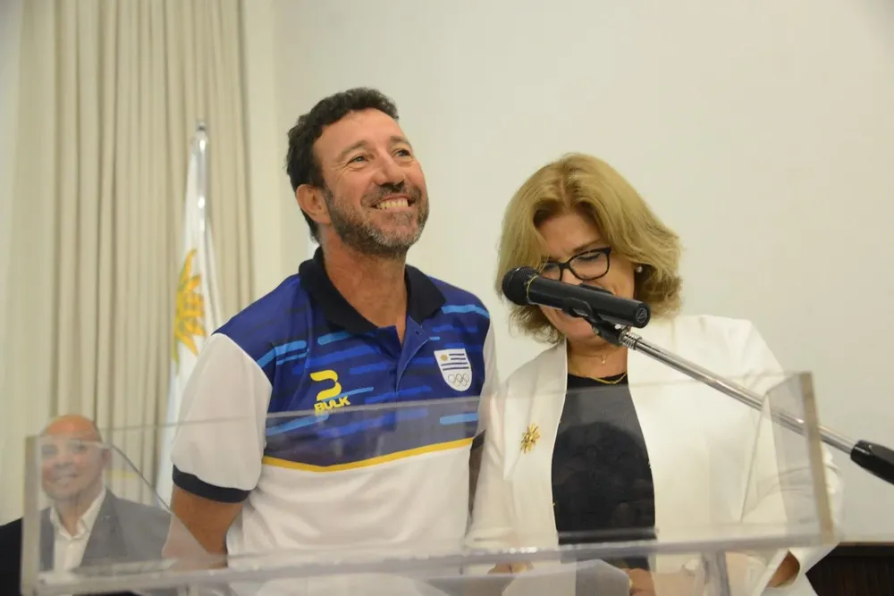 Ricardo Fabini en la despedida de la delegación para el Suramericano de Playa de Rosario
