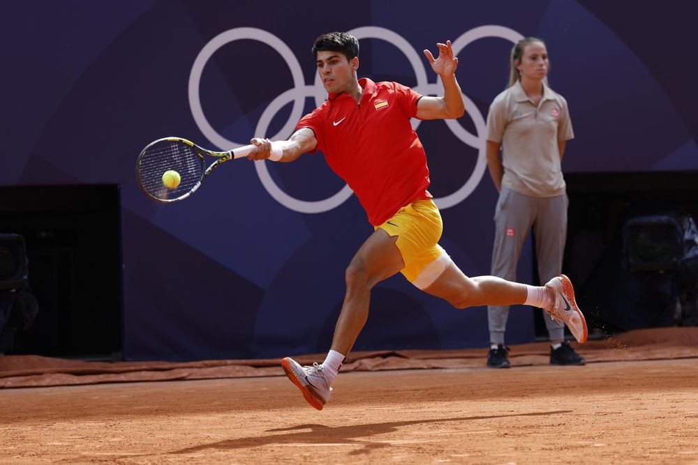 Carlos Alcaraz se queda con la medalla de plata. Carlos Alcaraz se queda con la medalla de plata.