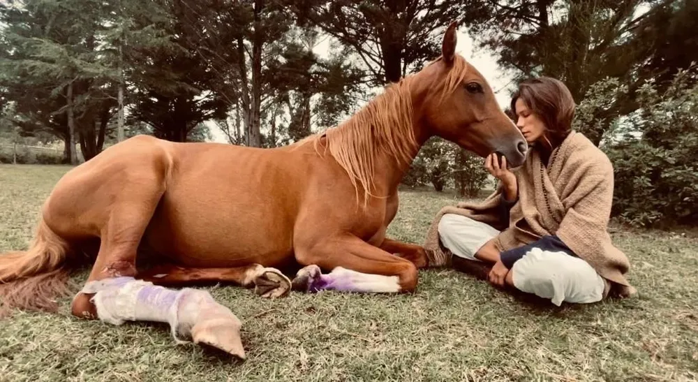 Rhona Mitra en su espacio en Uruguay