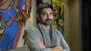 Estudió filosofía, dejó la carrera para emprender y creó una de las principales empresas de viajes para jóvenes en la región